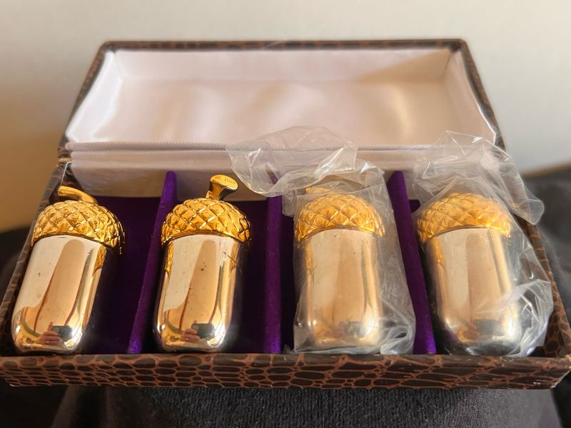 Seasoned Charm – Acorn Shaker Quartet in Silver &amp; Gold