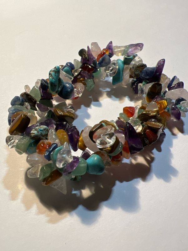 1980s Gemstone Chip Bracelet – Layered Light in Multicolor Memory
