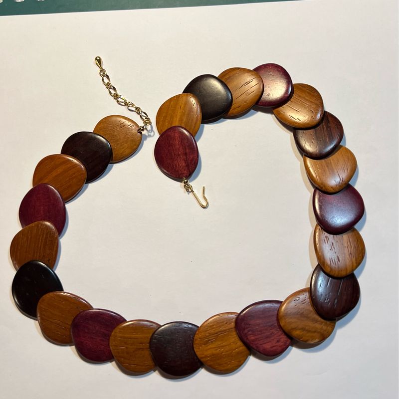 Earthline – Vintage Wooden Oval Necklace in Multicolor Grain