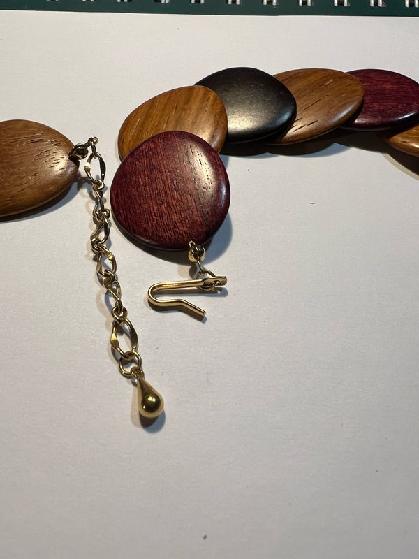 Earthline – Vintage Wooden Oval Necklace in Multicolor Grain