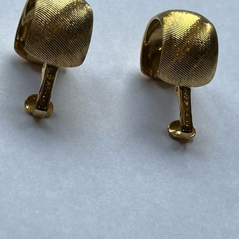 Golden Etchings Vintage Avon Hoop Earrings – Estate Collection, Everyday Elegance