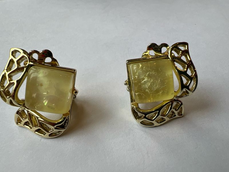 Whispers of Glamour | 1950s CORO Signed Clip-On Earrings in Opalescent Lucite