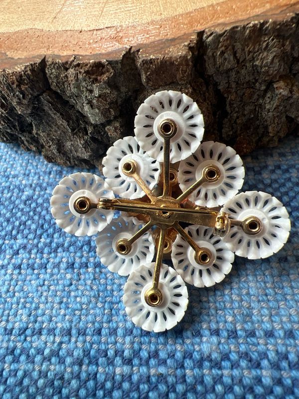 Red, White &amp; Blue Floral Brooch – Patriotic Cabochon Pin (2”), Unsigned Vintage Americana