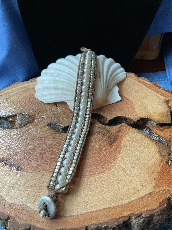 Americana Grace  Retro American Eagle Stamped Bracelet – Metal &amp; Faux Pearl, 6” Slip Closure 