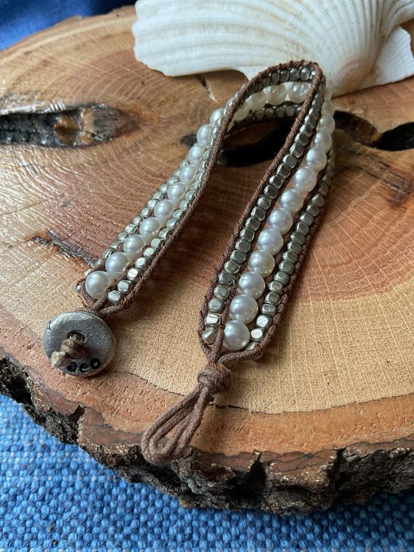 Americana Grace  Retro American Eagle Stamped Bracelet – Metal &amp; Faux Pearl, 6” Slip Closure 