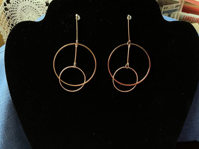 Suspended Grace  Vintage Copper-Tone Double Hoop Earrings – Floating Illusion with Textured Detail