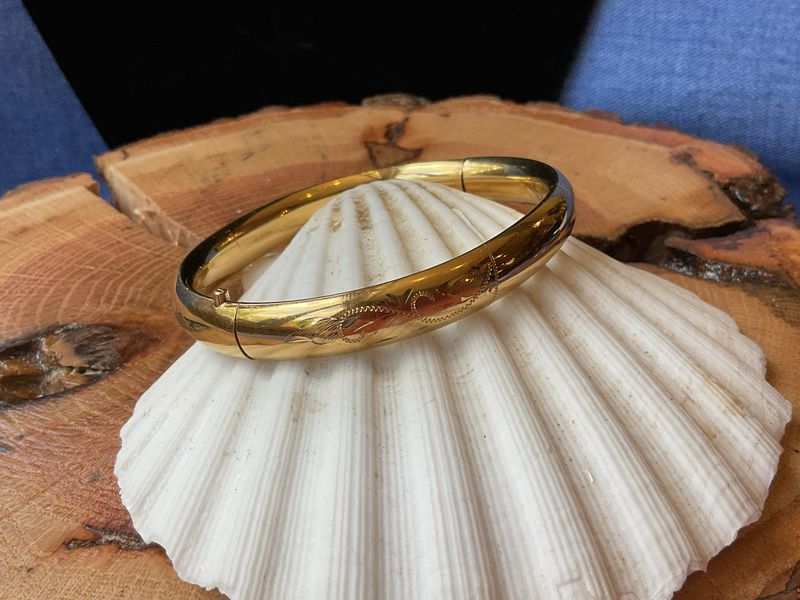 Golden Keepsake Bracelet – Signed Carl-Art Vintage from the 1950s