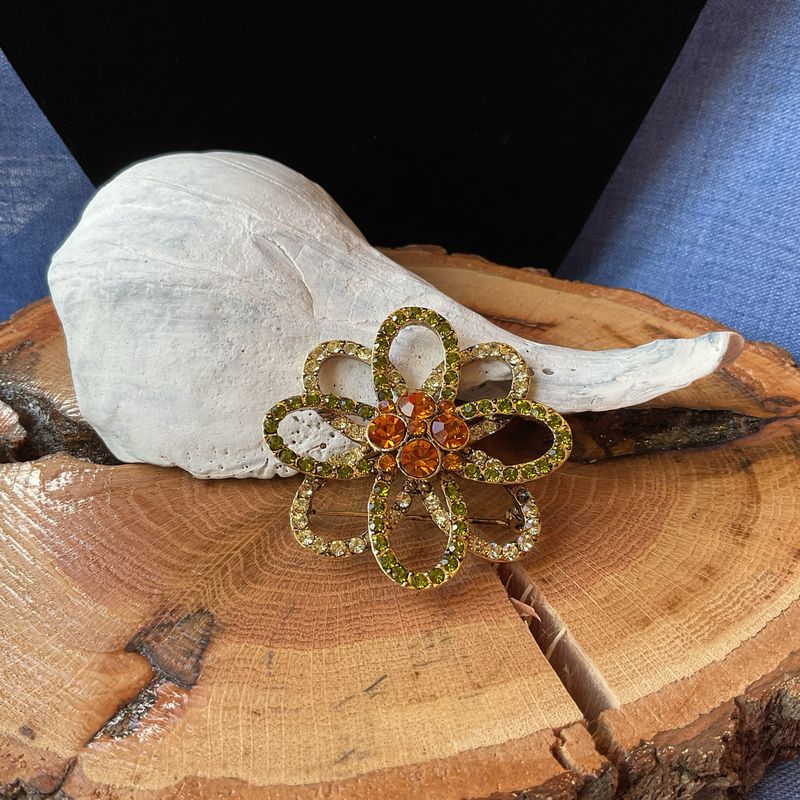 Retro Floral Pin – Emerald, Citrine &amp; Diamond-Like Accents