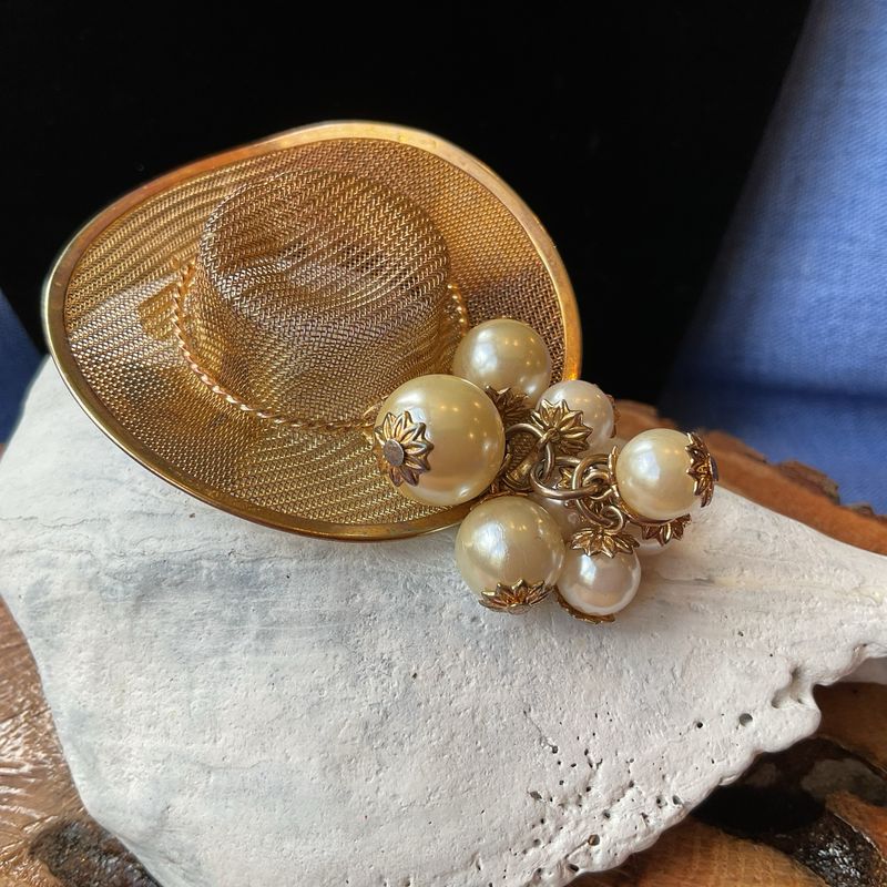 Cowgirl Hat Brooch with Faux Pearls – A Vintage Keepsake with Gentle Wear