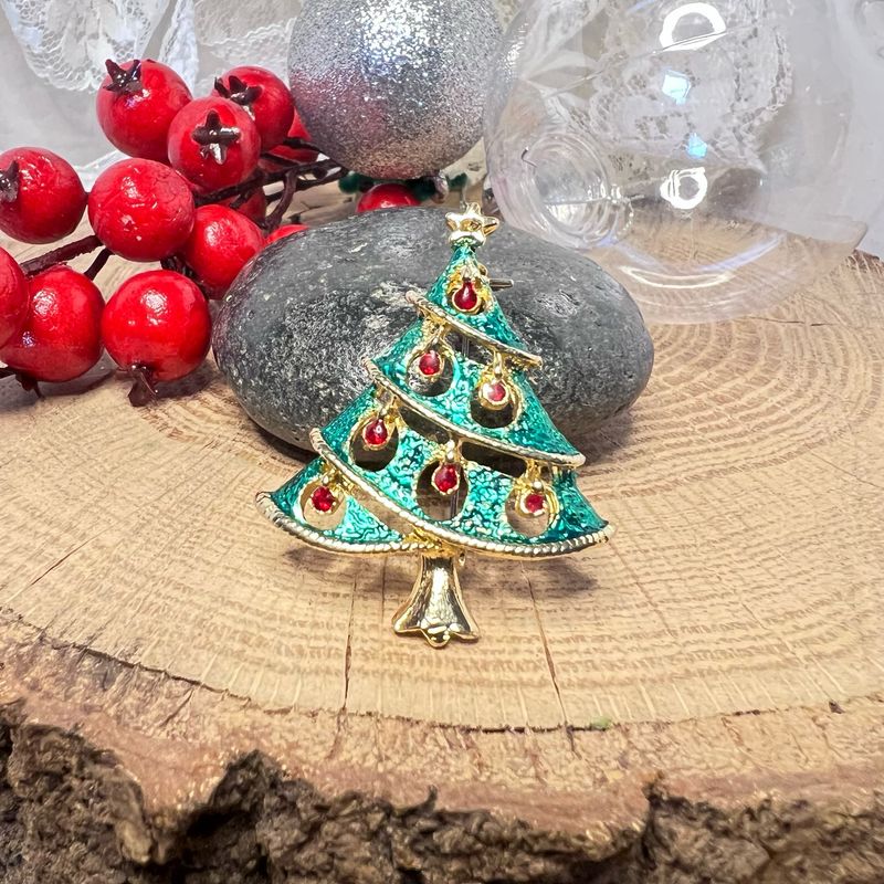 Ornate Gold Tone Christmas Tree Brooch – Red &amp; Green Enamel Holiday Pin, Vintage Festive Design