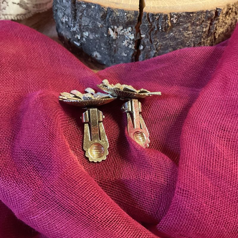 3D Floral Clip-On Earrings – Vintage Silvertone Estate Design, Rare Nature-Inspired Find (Approx. 1”)