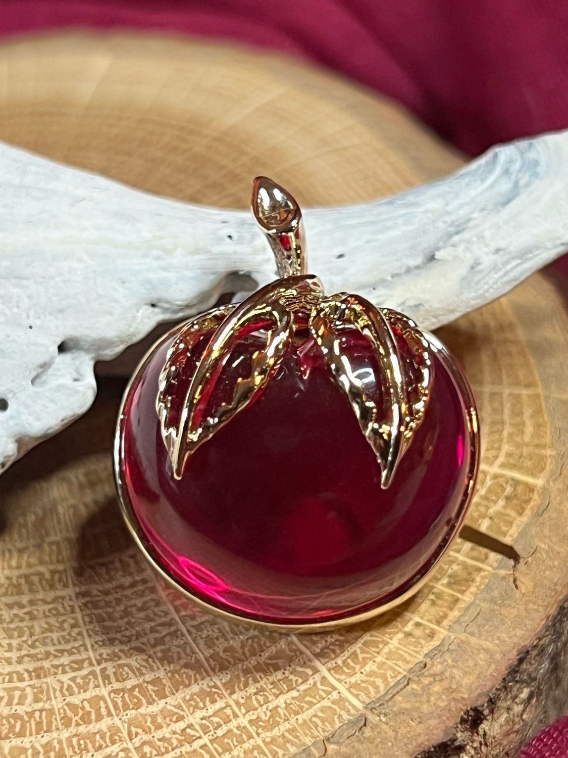 Sarah Coventry Apple Brooch/Pin