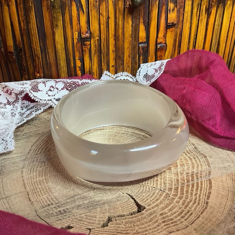 Frosted White Bangle – Vintage 1970s Sculptural Estate Find, Bakelite-Like Finish (3” ID × 1.5” Width)