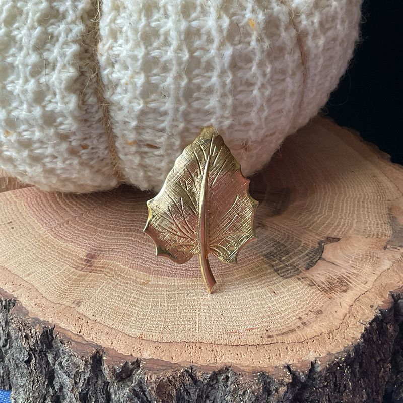 Fall Fashion Gold Leaf Pin – Lightweight Vintage Accent in Warm Gold Tone