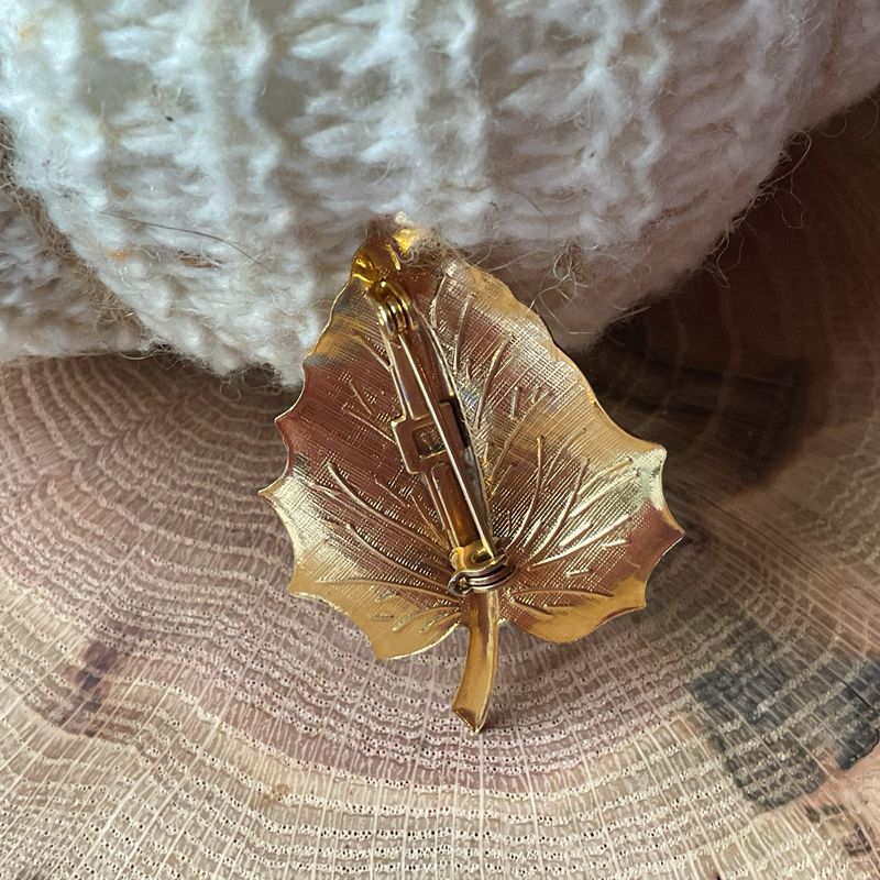 Fall Fashion Gold Leaf Pin – Lightweight Vintage Accent in Warm Gold Tone