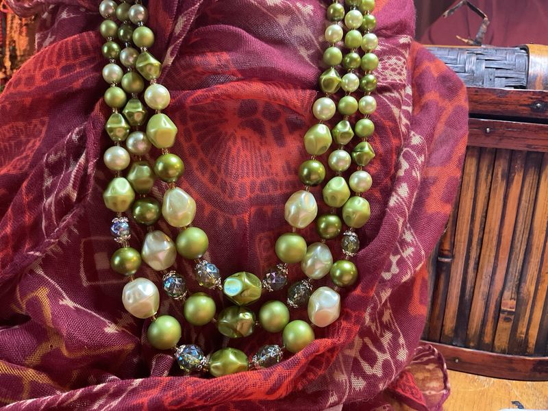 Mint Green Beaded Necklace – Geometric Faux Pearls, Signed JAPAN, Vintage 1950s Bridal Charm