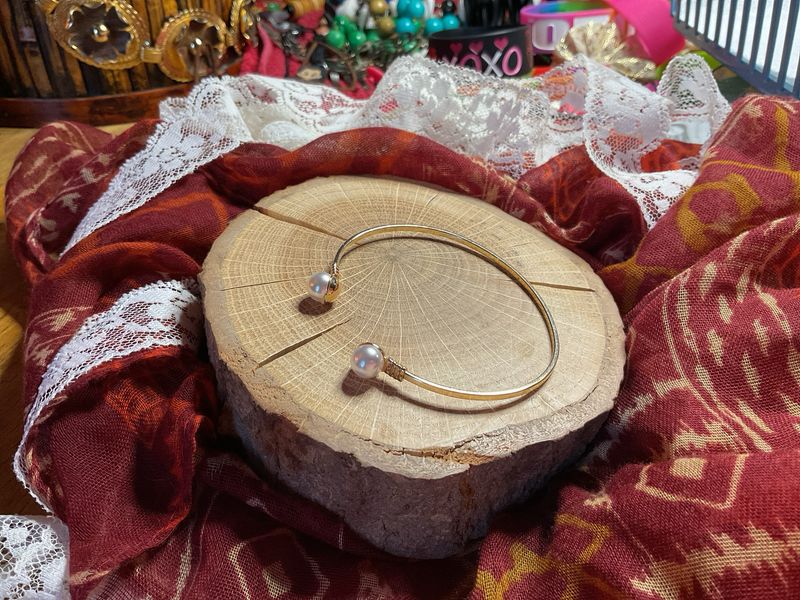 Gold Tone Vintage Bracelet with Faux Pearls