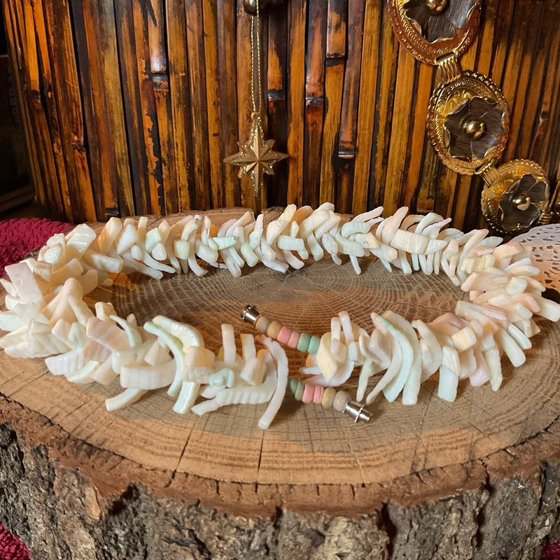 Seaside Keepsake – Pale Shell &amp; Pink Bead Necklace, 1970s Estate Treasure