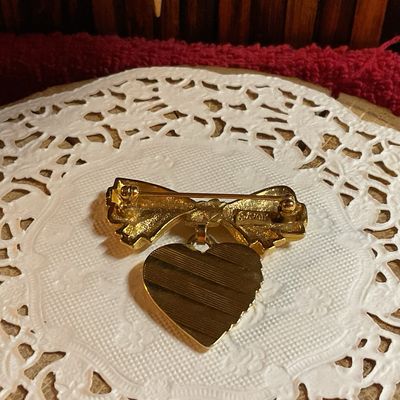 Bow Dangling Heart Brooch/Pin