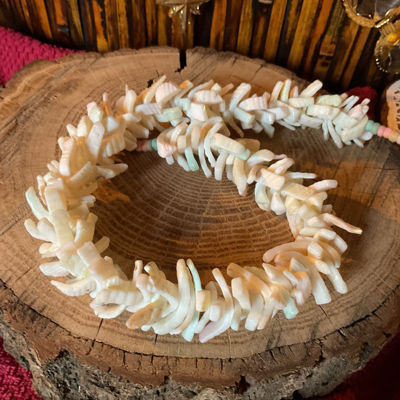 Seaside Keepsake – Pale Shell &amp; Pink Bead Necklace, 1970s Estate Treasure