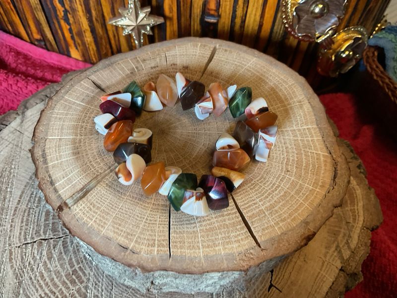 Earthbound Radiance – Vintage Polished Stone &amp; Shell Bracelet, Elastic Fit