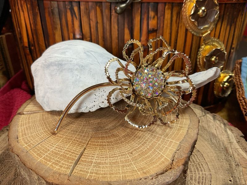 Golden Bloom – Sarah Coventry Vintage Floral Brooch with Rhinestone Center