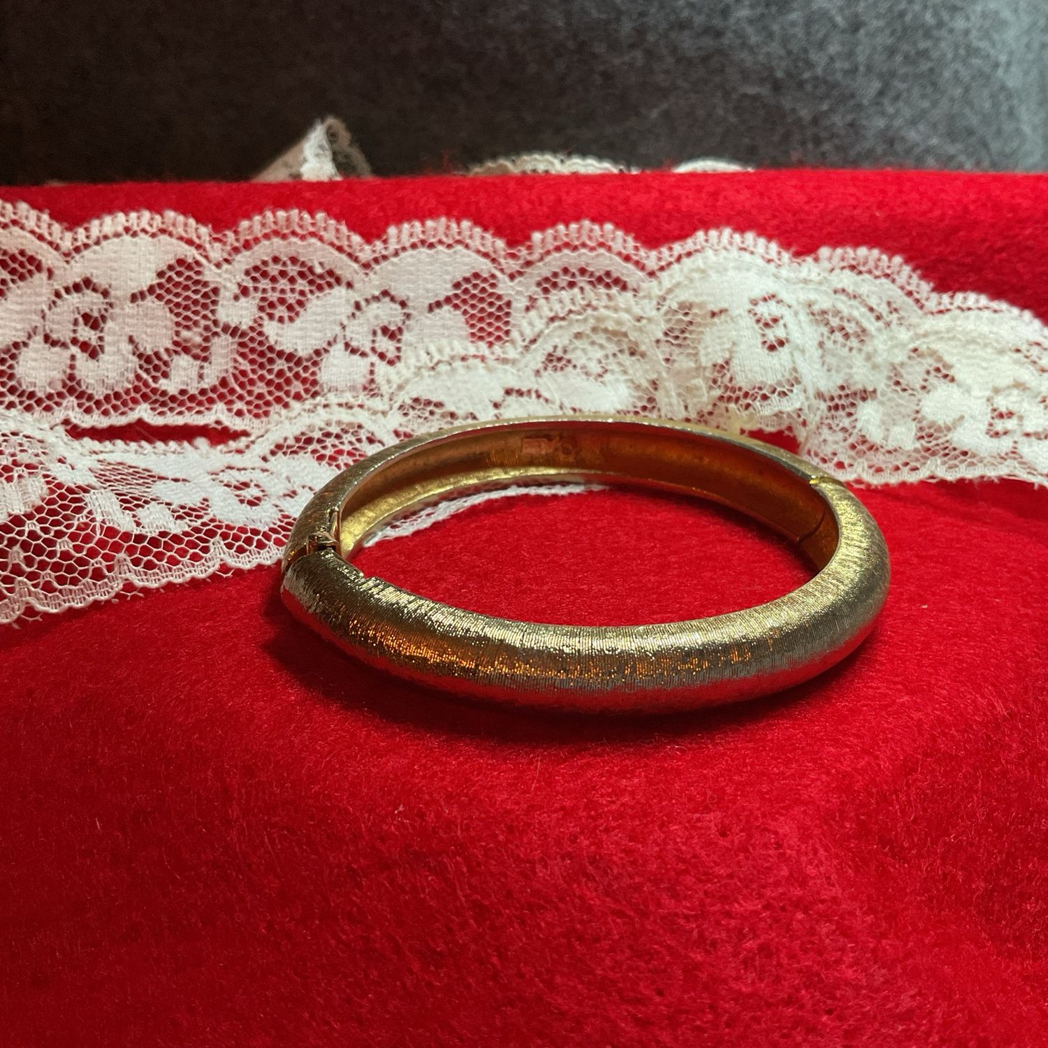 Golden Keepsake Bracelet – Signed Coro, Leaf Motif from the Vintage 1960s