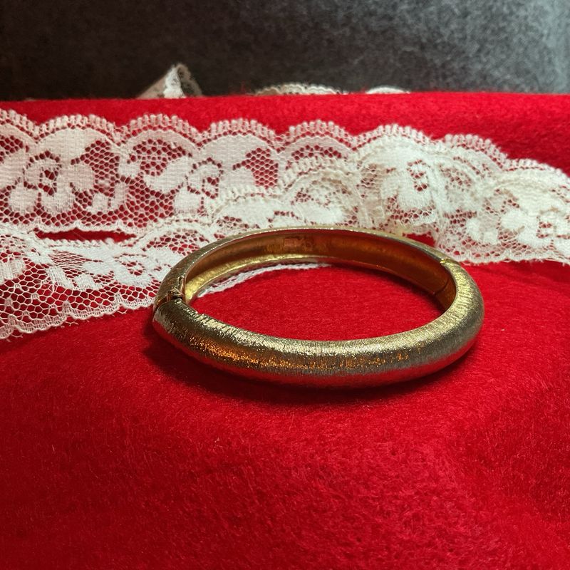 Golden Keepsake Bracelet – Signed Coro, Leaf Motif from the Vintage 1960s