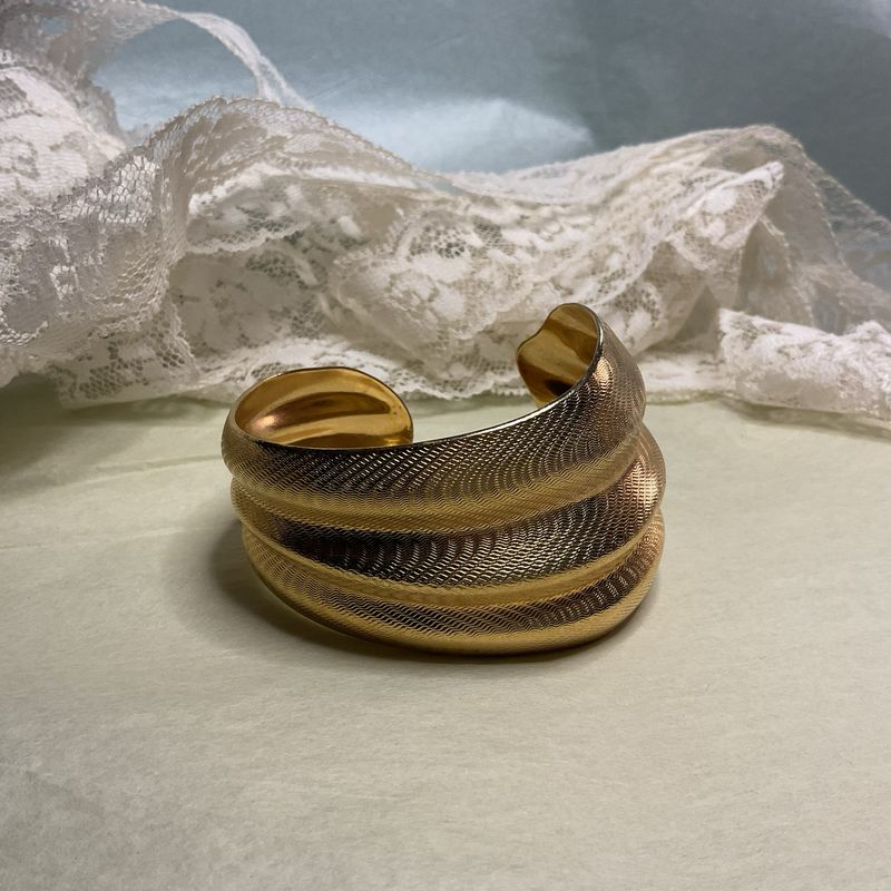 Linked Light | Vintage Gold-Tone Cuff Bracelet with Spiral Texture