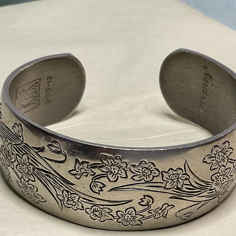 Narcissus Bloom – Kirk Pewter Vintage Cuff Bracelet, Signed 900-12