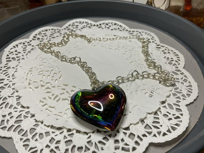 Iridescent Crystal Heart Pendant – Avant-Garde Vintage on Silver-Tone Chain, 17”