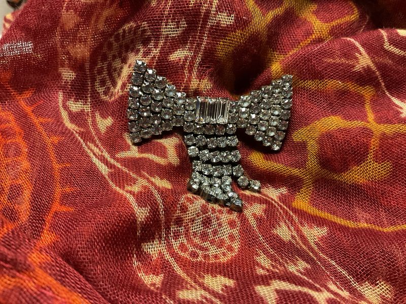 Grace Tied in Sparkle – Vintage Rhinestone Bow Brooch
