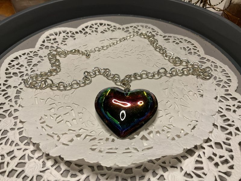Iridescent Crystal Heart Pendant – Avant-Garde Vintage on Silver-Tone Chain, 17”