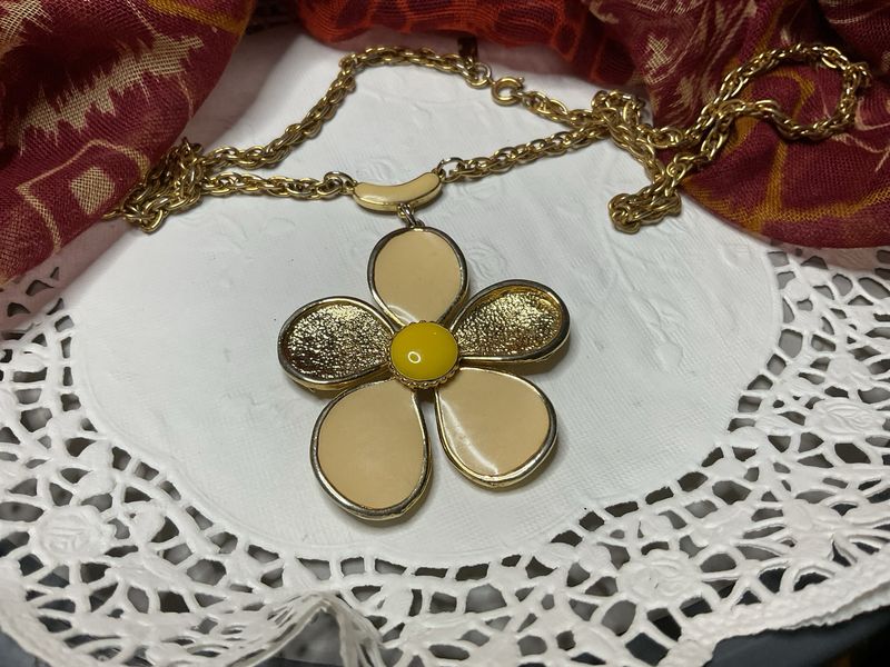 Golden Bloom Necklace – Signed Direction One, Floral Pendant from the Vintage 1980s