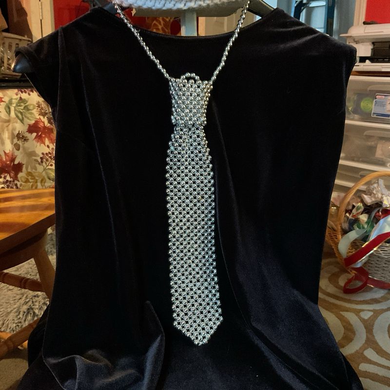 Silver Silhouette – Vintage Tie Necklace with Sculpted Drop, 1980s Estate Elegance