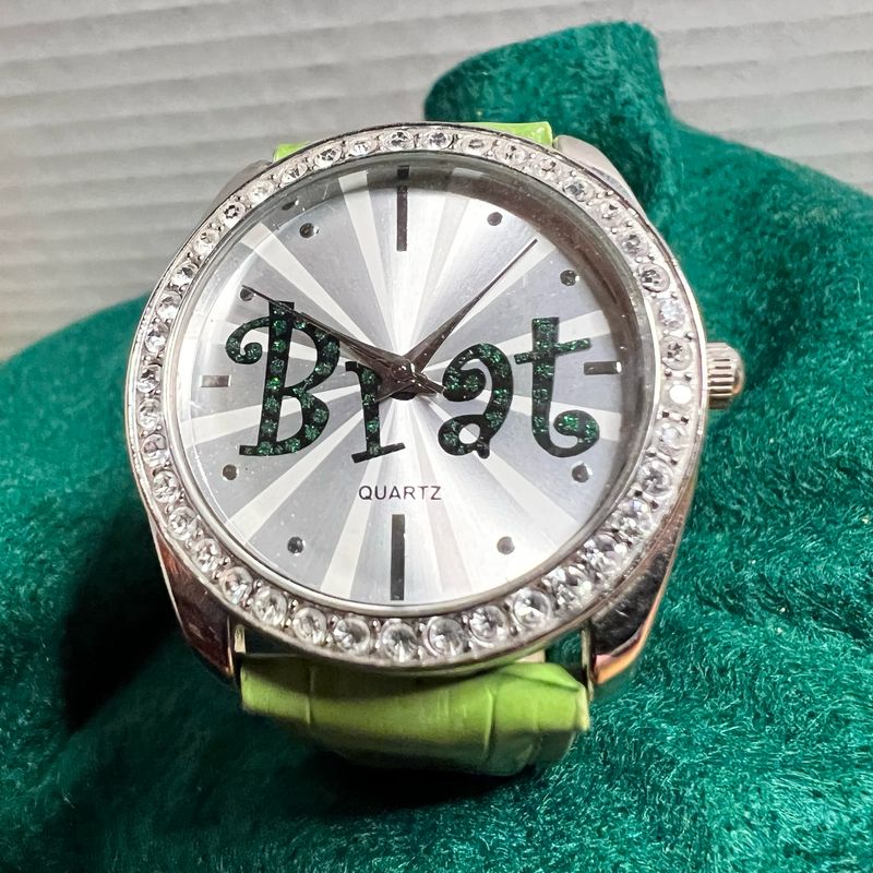 Retro Radiance | Brat Quartz Watch with Green Leather Band