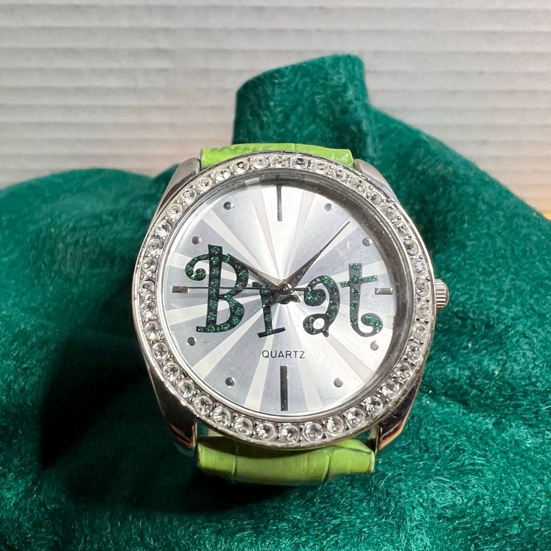 Retro Radiance | Brat Quartz Watch with Green Leather Band