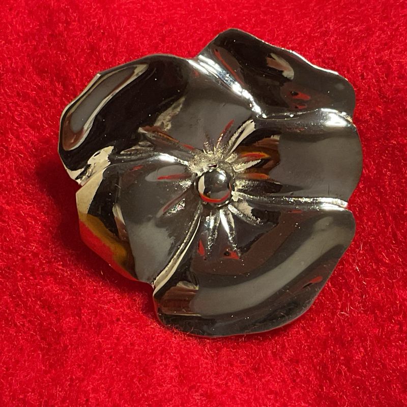 Dogwood Bloom Brooch – Vintage Silvertone Floral Design with Sculpted Center, 1.5”