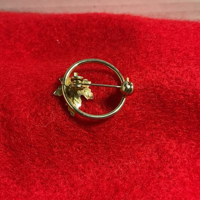 Vintage Wreath Gold Tone Brooch