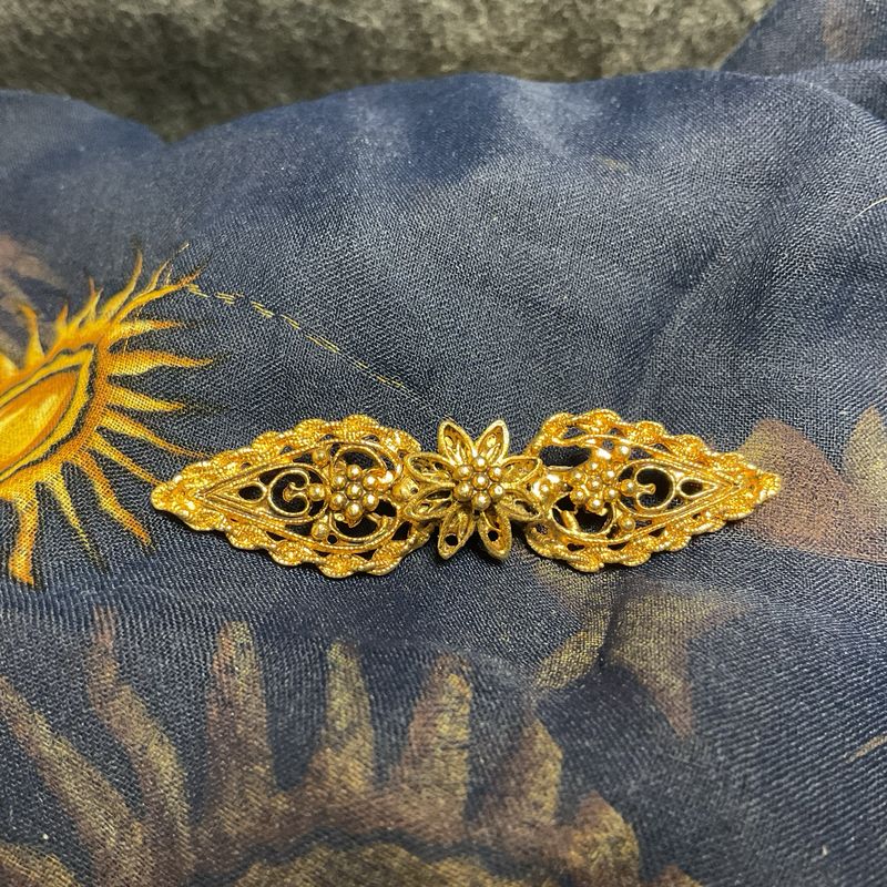 Filigree Accent Brooch – Gold Tone Collar Adornment, Rare Estate Vintage Find