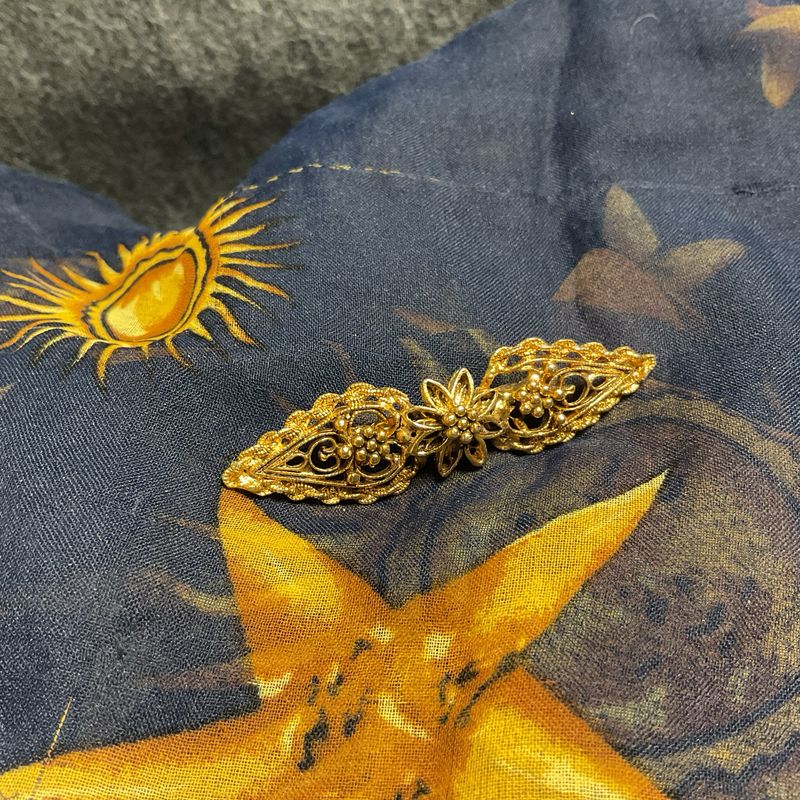 Filigree Accent Brooch – Gold Tone Collar Adornment, Rare Estate Vintage Find