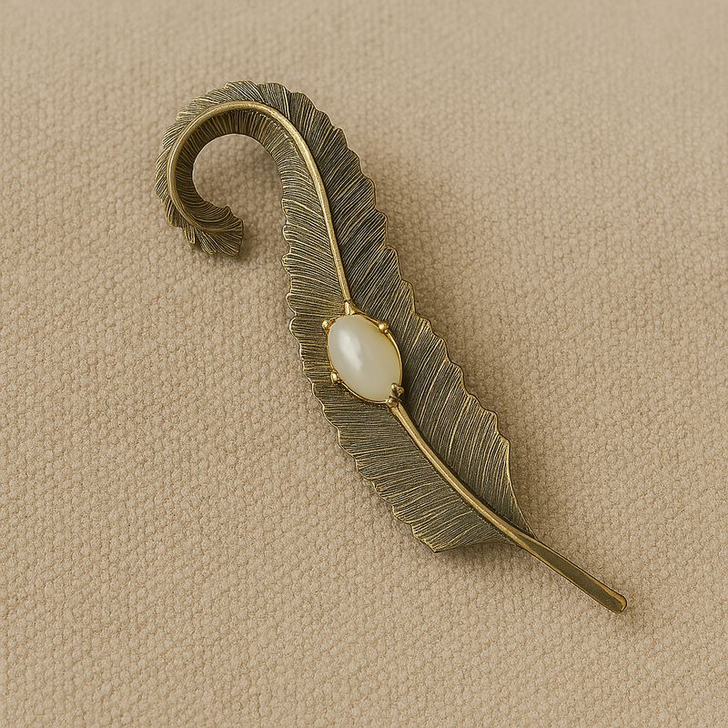 Gold Leaf Brooch with Faux Pearl – Nature-Inspired Vintage Pin, Elegant Mid-Century Costume Jewelry