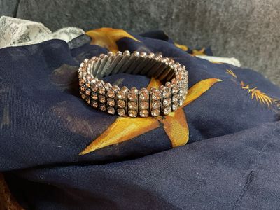 Vintage Stretch Rhinestone Bracelet – Sparkly Silver-Tone Elegance, 1950s Style 