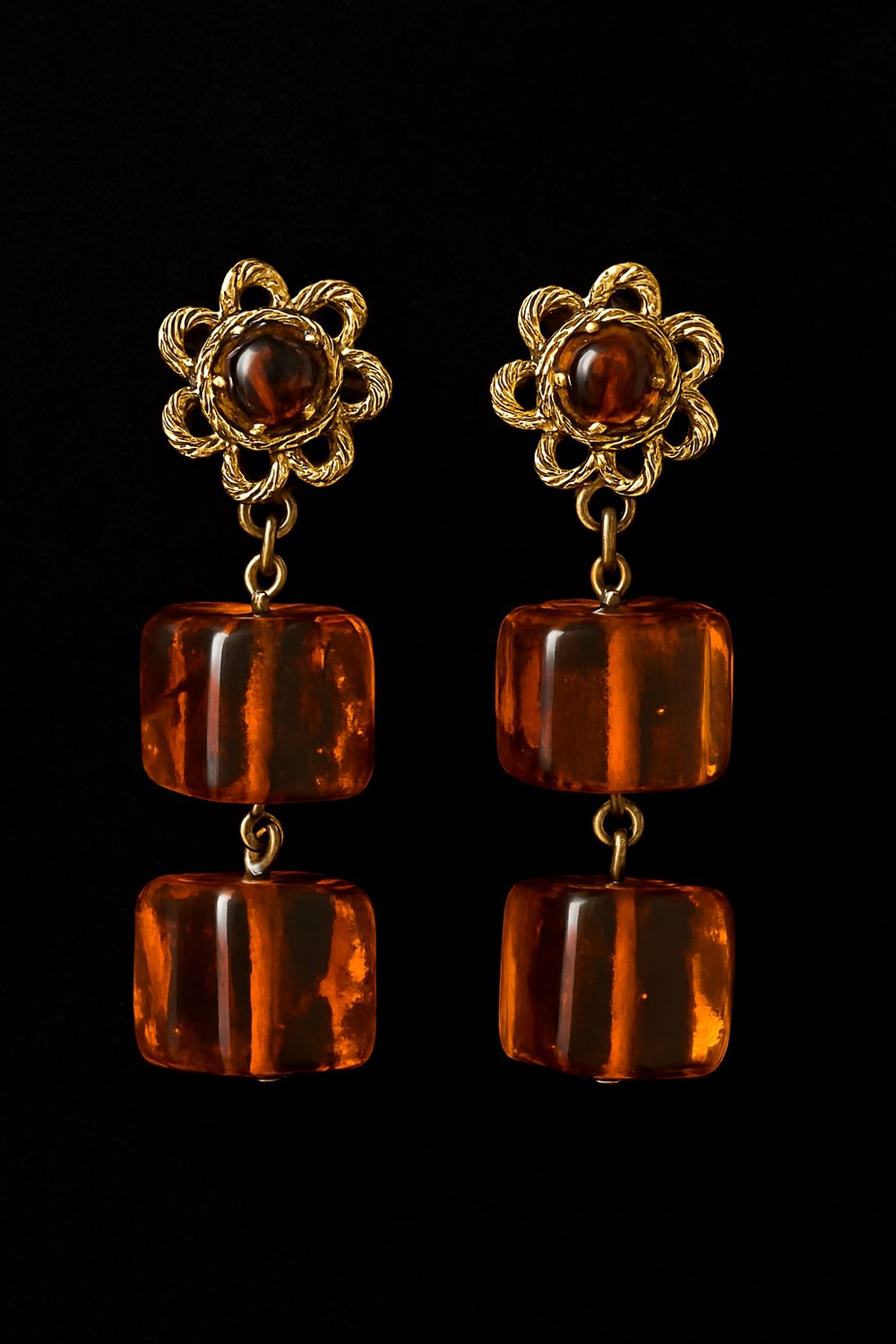 Amber Edge – Vintage Gold-Tone Clip-On Earrings with Cubic Detail