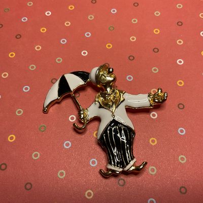 Vintage Clown Brooch – Gold-Tone Umbrella Performer Pin – Whimsical Circus Jewelry