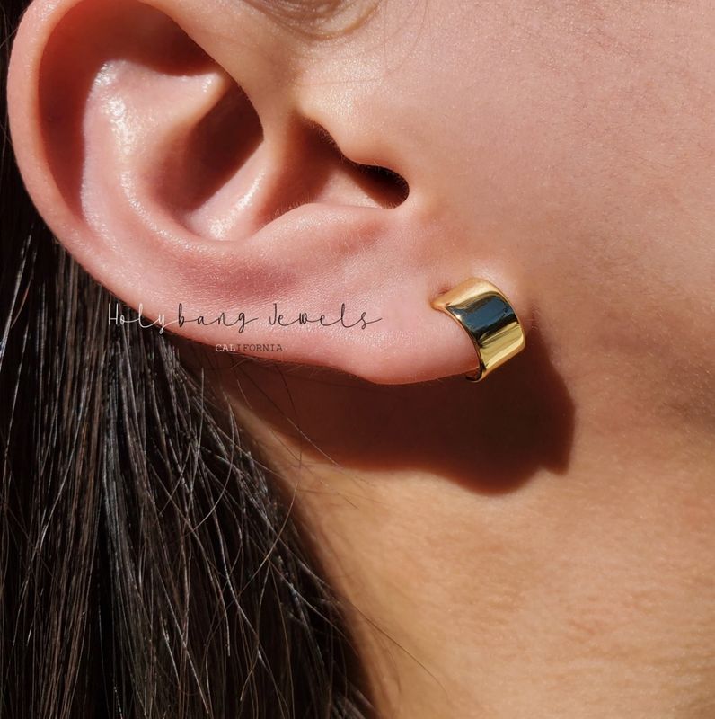 18K Gold Huggies 6MM