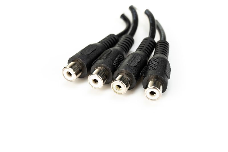Mosconi EXT4-RCA cables with connections, close-up of plug end