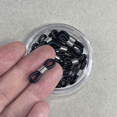 Conector de Silicona Negro con Metal Plateado