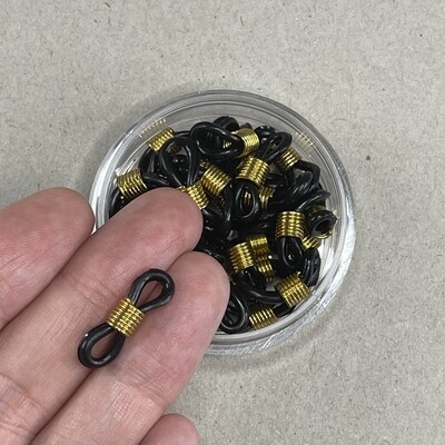 Conector de Silicona Negro con Metal Dorado