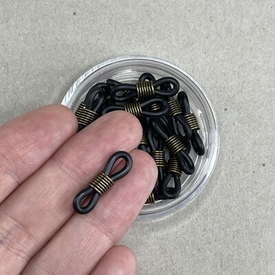 Conector de Silicona Negro con Metal Bronce
